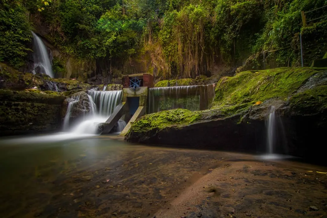 purnawirastanaTamansari-waterfall-natural-pool