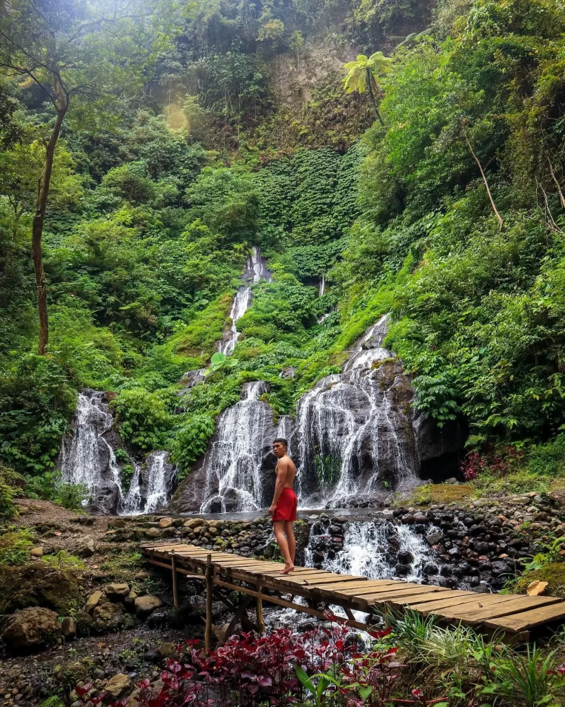 Foto wisata di Wanagiri Pucak Manik Waterfall - Gambar ke-1