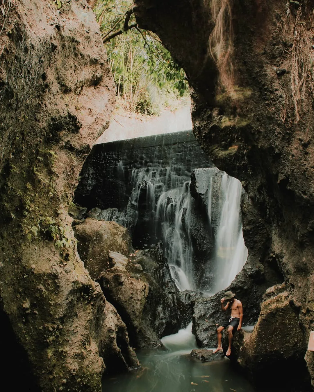 ngrmodixBandung-Waterfall-Bali